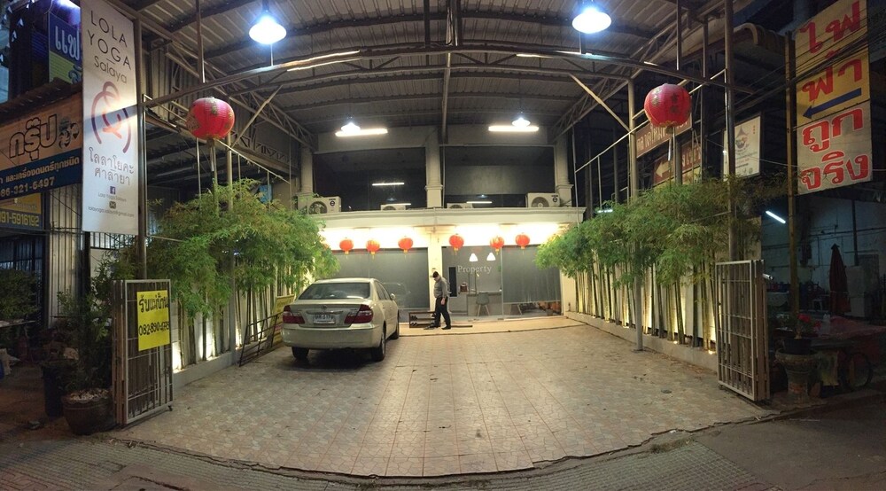 ที่จอดรถ