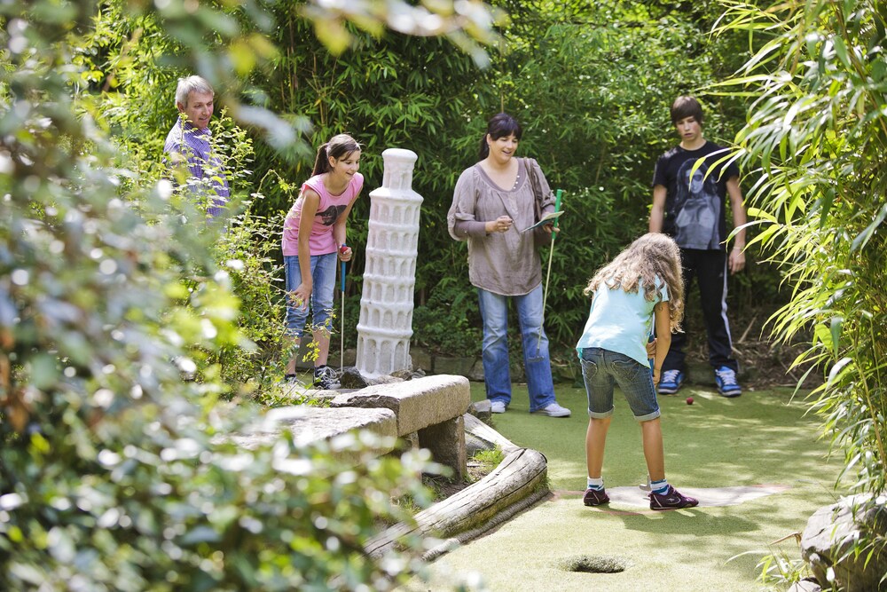 Mini-golf
