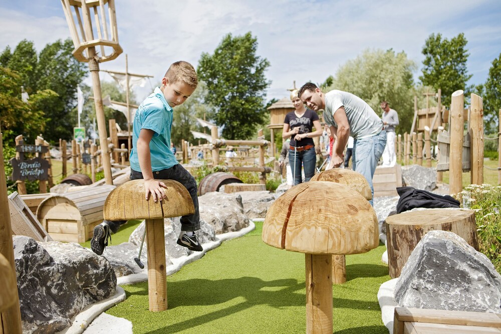 Mini-golf