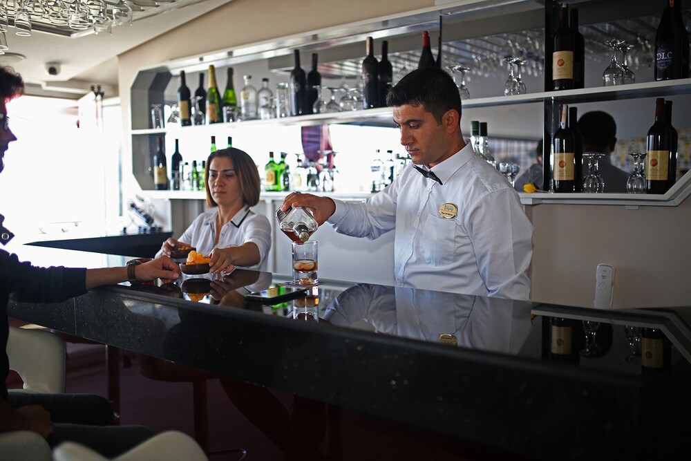 Hotel Bar