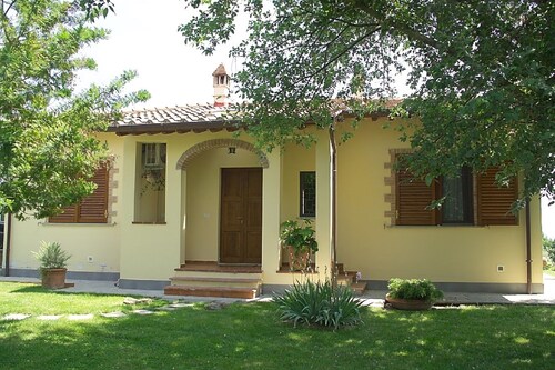 Charming small villa near Cortona,garden,olive grove.A/C.Free Wifi - LA COLONICA