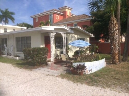 Lido Beach Vacation on Corner Beach and St. Armand Circle C