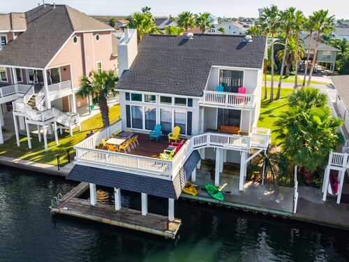 5★ Waterfront paradise! Bikes/kayaks! Underwater fishing light. Kid/pet safe!