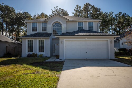 Beautiful 4 bed/2.5 Bath Home in Central & Quiet Neighborhood