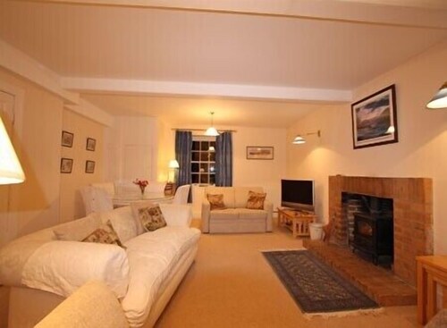 Merlindale 5* self-contained, two bed/two bath apt. by River Tweed.