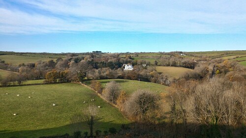 Modern 2 bed apartment with stunning countryside views in Fowey