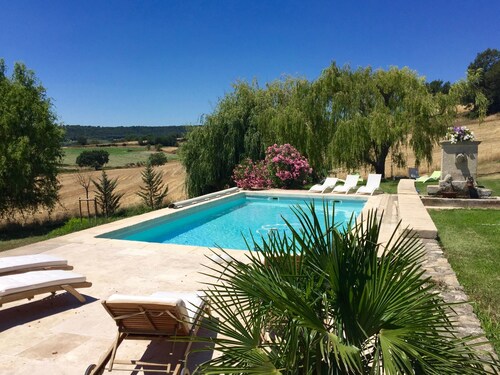 Dans un très vaste paysage provençal vous entendrez le silence et les cigales