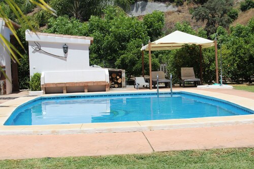 QUALITY VILLA, 7-8 people, gardens and big private Swimming Pool, WIFI, Tv Sat, Air conditioning,South of SPAIN, BBQHouse with character