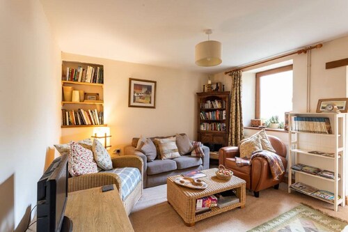 Charming, Spacious cottage near Gower and Brecon Beacons.Pets welcome free.WI-FI