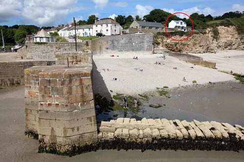Luxurious & Romantic Beach Front Cottage in Charlestown with HotTub & Log Burner