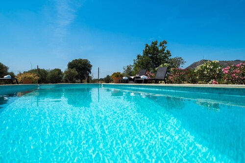 villa rústica con encanto, piscina y wifi.Ideal ciclistas.Oferta especial