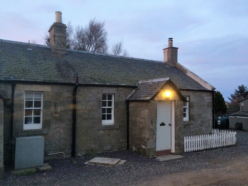 Beautifully restored farm cottage located on stunning deer farm near Edinburgh
