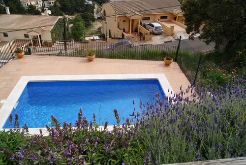 Villa spacieuse avec piscine, jacuzzi, incroyablement située sur la Méditerranée