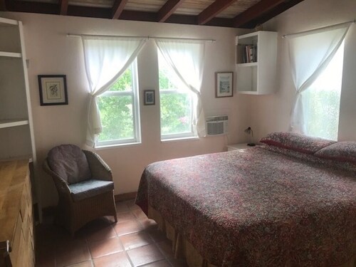Great Coral Bay View + central location for beaches and hiking