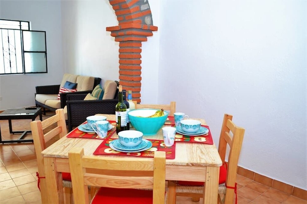 Premium Suite, 1 King Bed, Ocean View, Mountainside - In-Room Dining