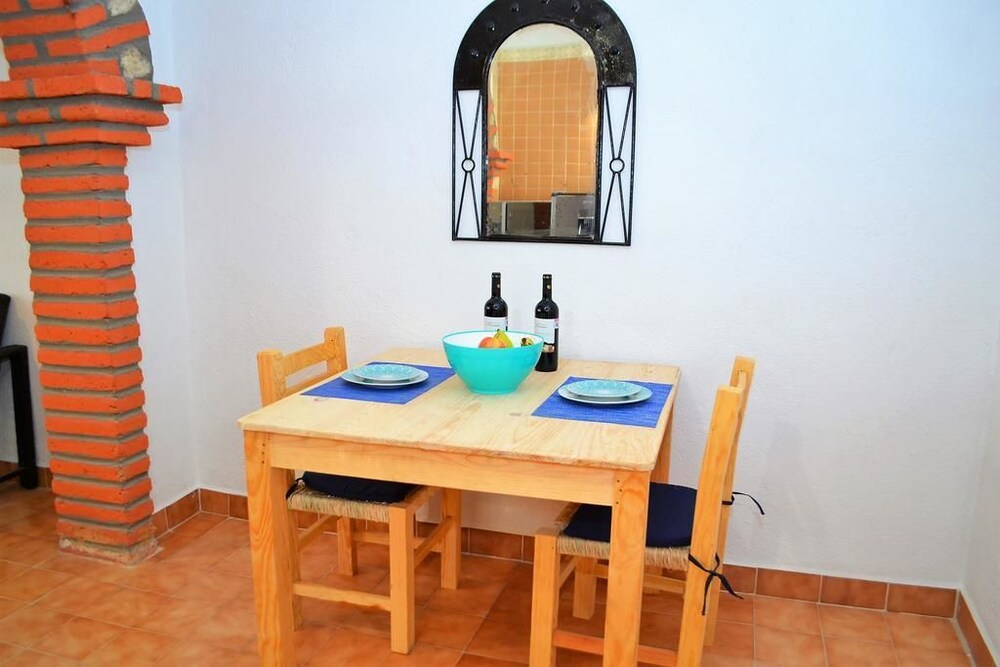 Premium Suite, 1 Bedroom, Ocean View, Mountainside - In-Room Dining
