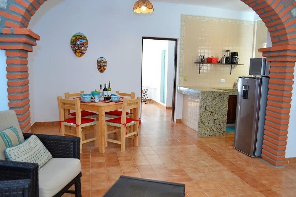 Premium Suite, 1 King Bed, Ocean View, Mountainside - Living Area