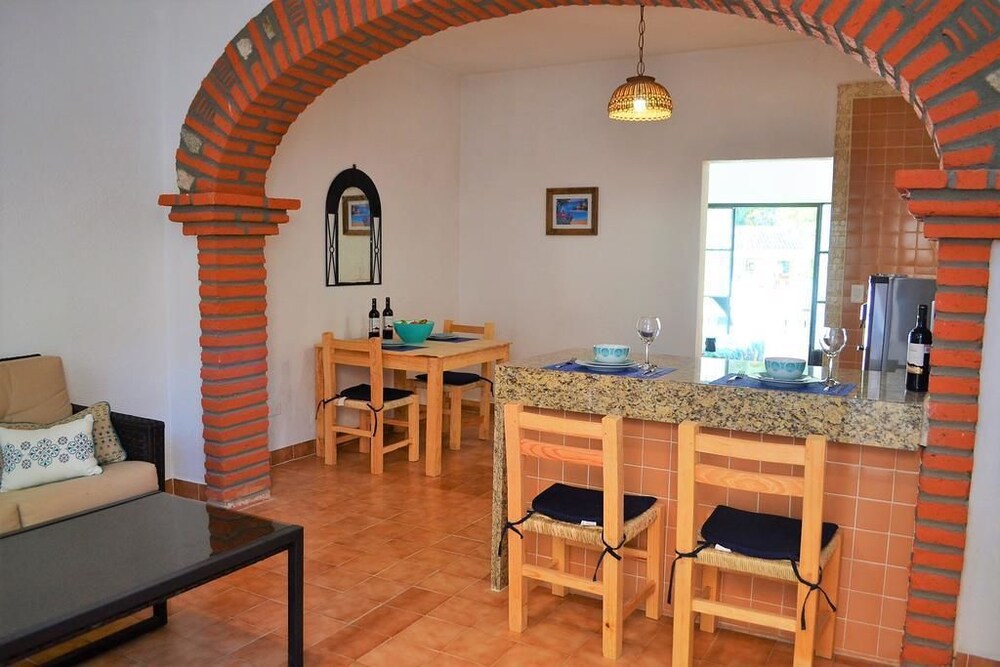 Premium Suite, 1 Bedroom, Ocean View, Mountainside - In-Room Dining