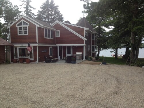 Beachfront On John's Pond, Indoor HEATED Pool, and Dock!