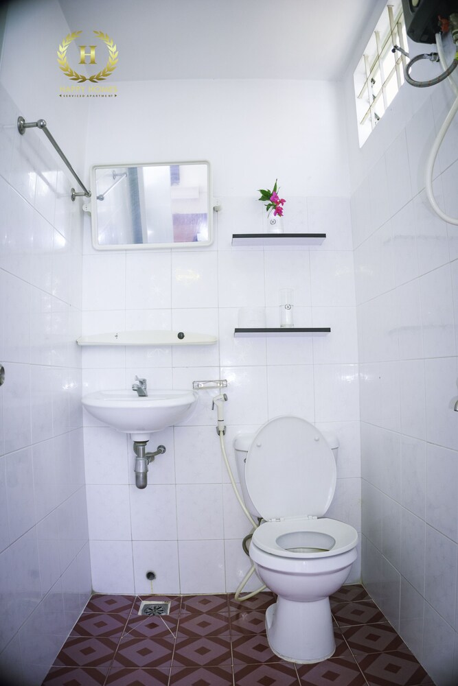 Studio - Bathroom