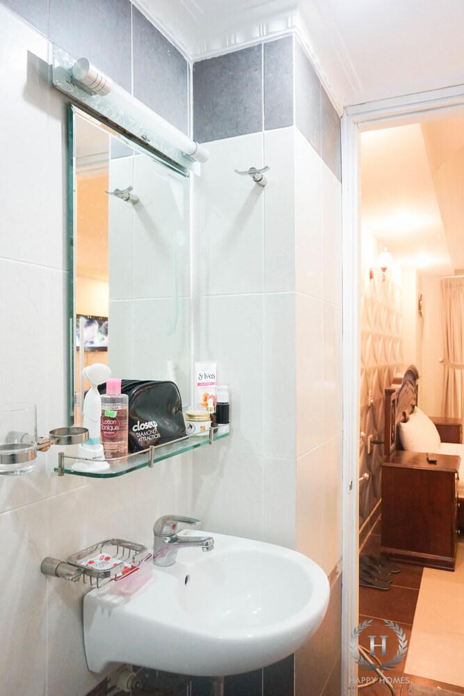 Big Room - Bathroom