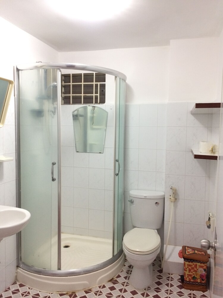Luxury Studio - Bathroom