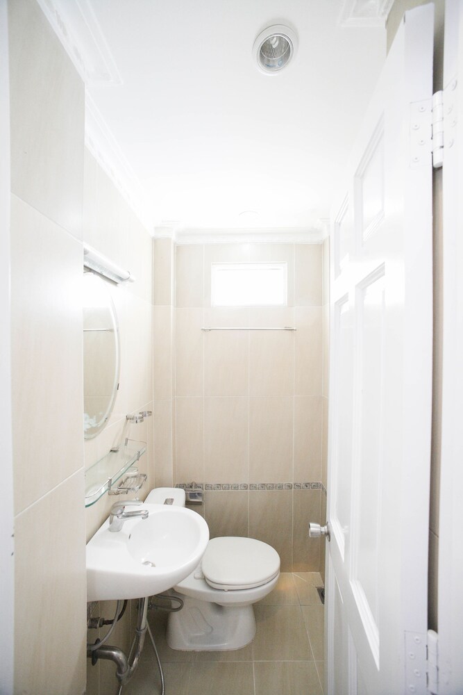 Standard Room - Bathroom