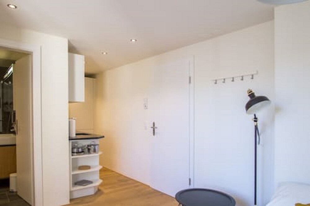 Zimmer (Dufour 3, City Center Studio)