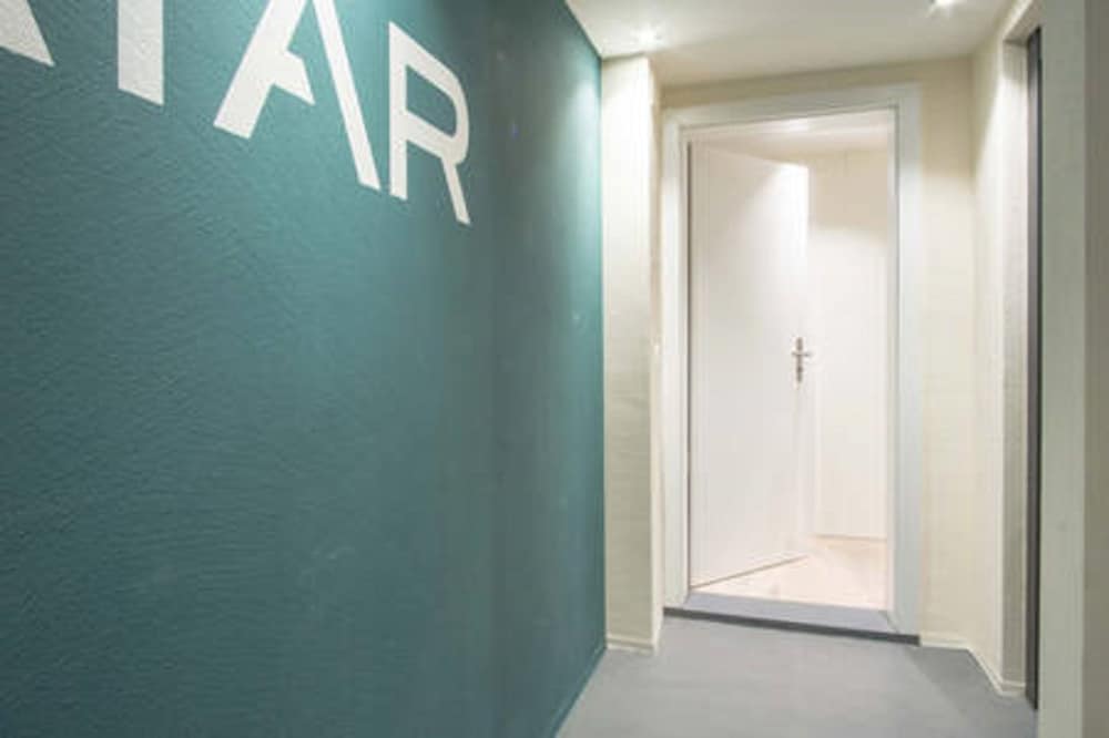 Korridor (Dufour - City Center Studio)