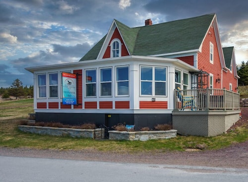 Inn By The Bay