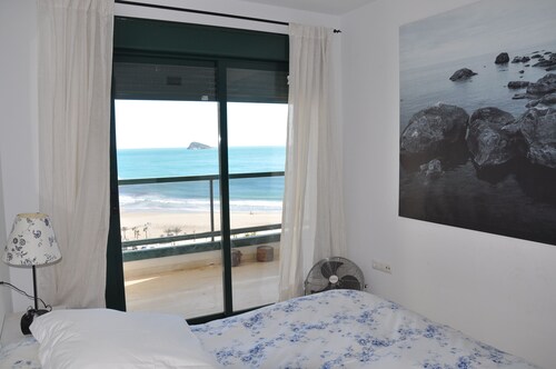 Beachfront penthouse with sea views