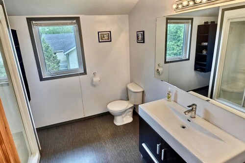 Beautiful Lakefront "A" Frame With Hot Tub