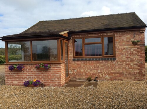 1 bed sweet little cottage in Yoxall