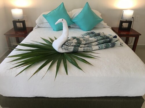 Beachfront Villa & pool Tropical Paradise to relax & enjoy