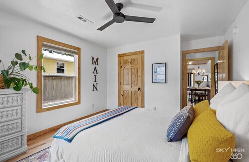 THE MAIN LODGE • Modern comfort by TRAILS & MUSEUM located on quiet street•