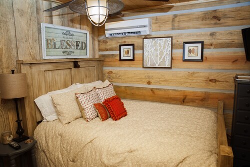 NO PETS. Log Cabin in Corinth, Ms. Close to Shiloh National Park & Pickwick Lake
