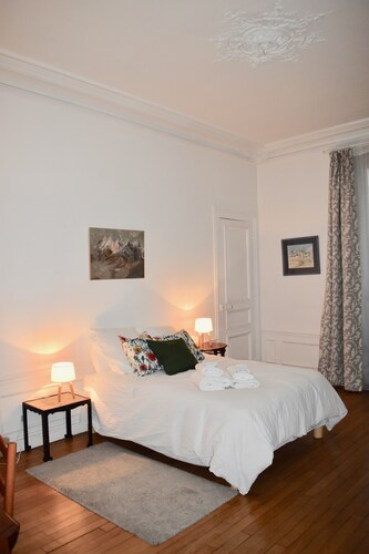 Sophisticated and Grand 4 Bedroom Stunner