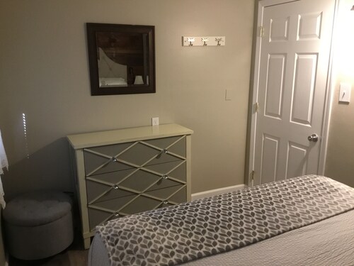 Lake Grove Cottage: Promenade sur le Strip / 7 personnes