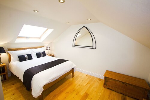 Stunning Luxury Beachside Home with Spectacular Views of Ocean & Dingle Bay!