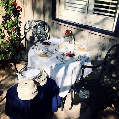 Couples Dining
