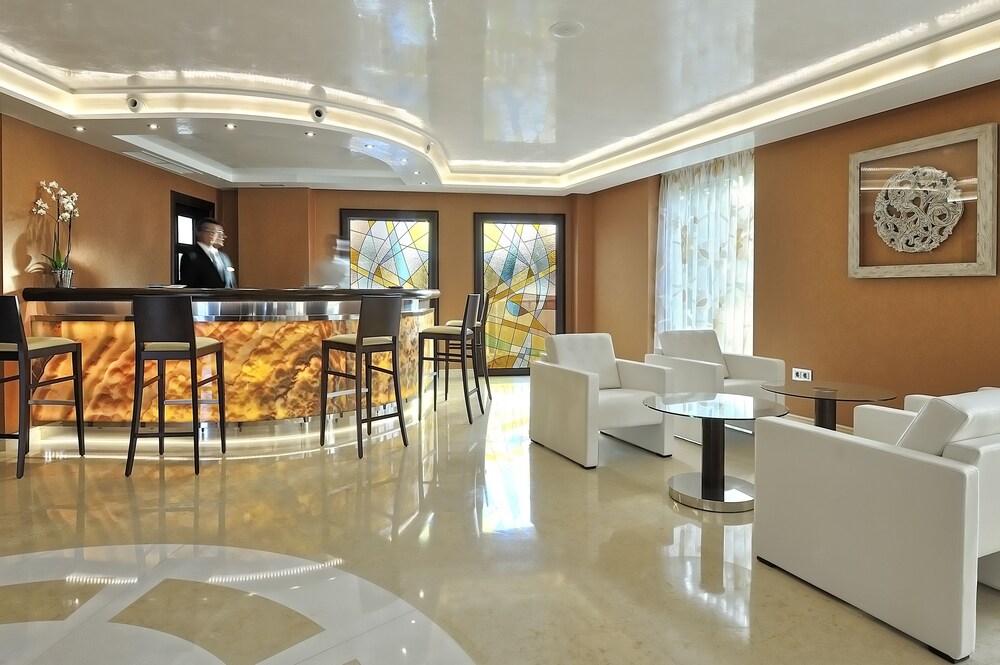 Hotel Bar