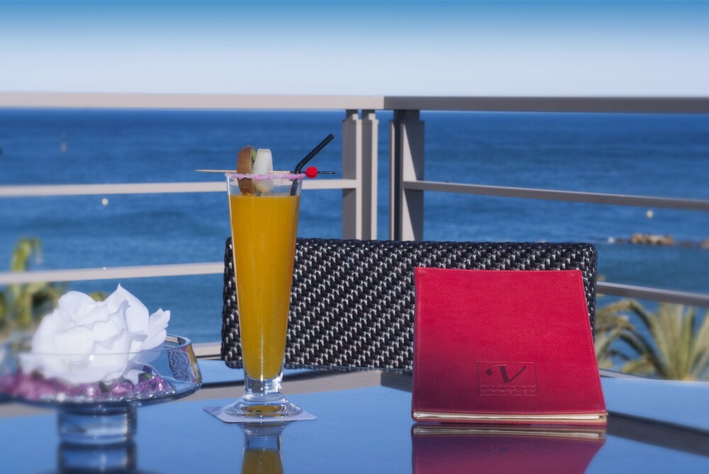 Hotel Bar