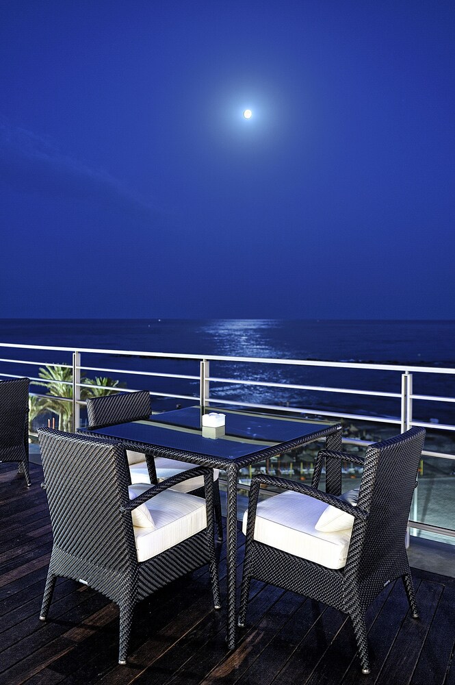 Hotel Bar