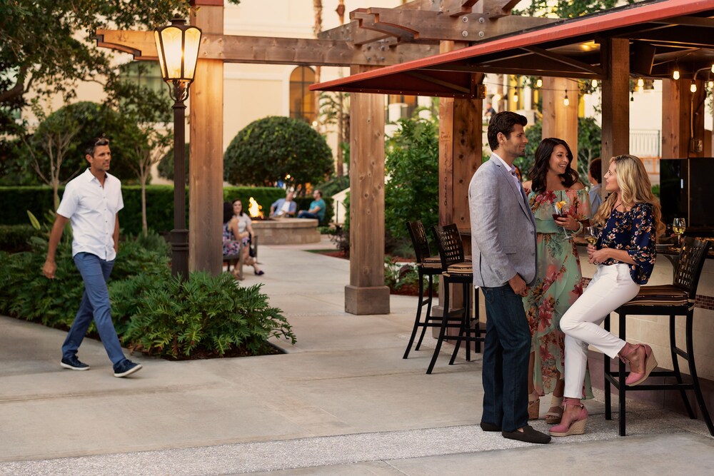 Poolside bar, Omni Orlando Resort at ChampionsGate