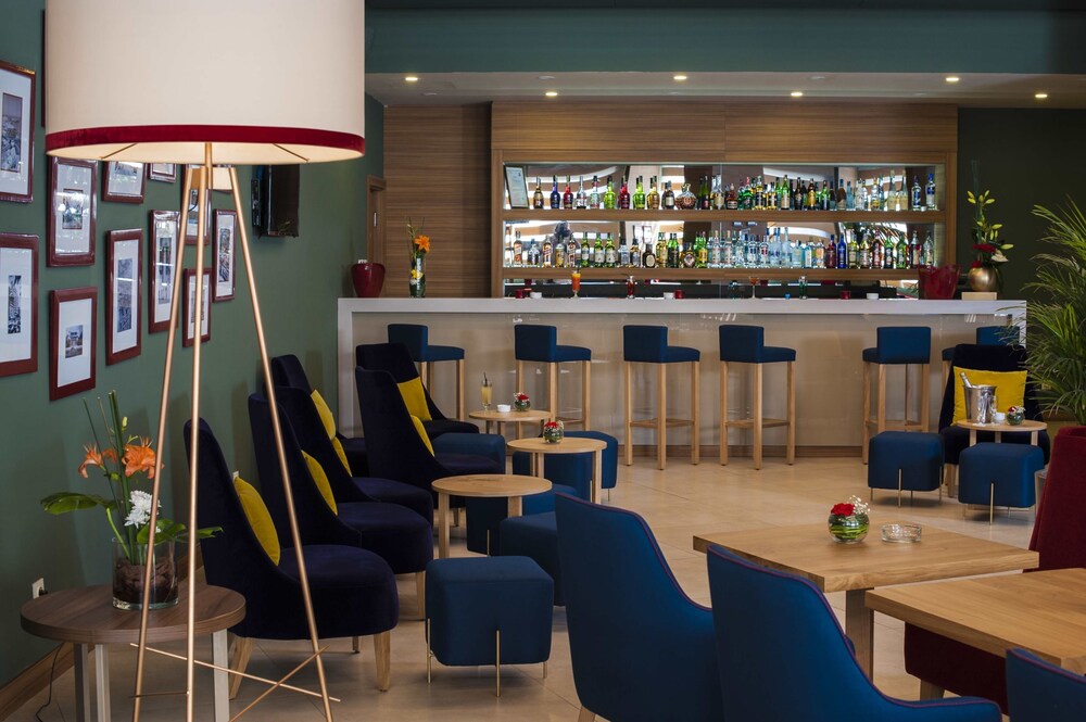 Hotel Bar