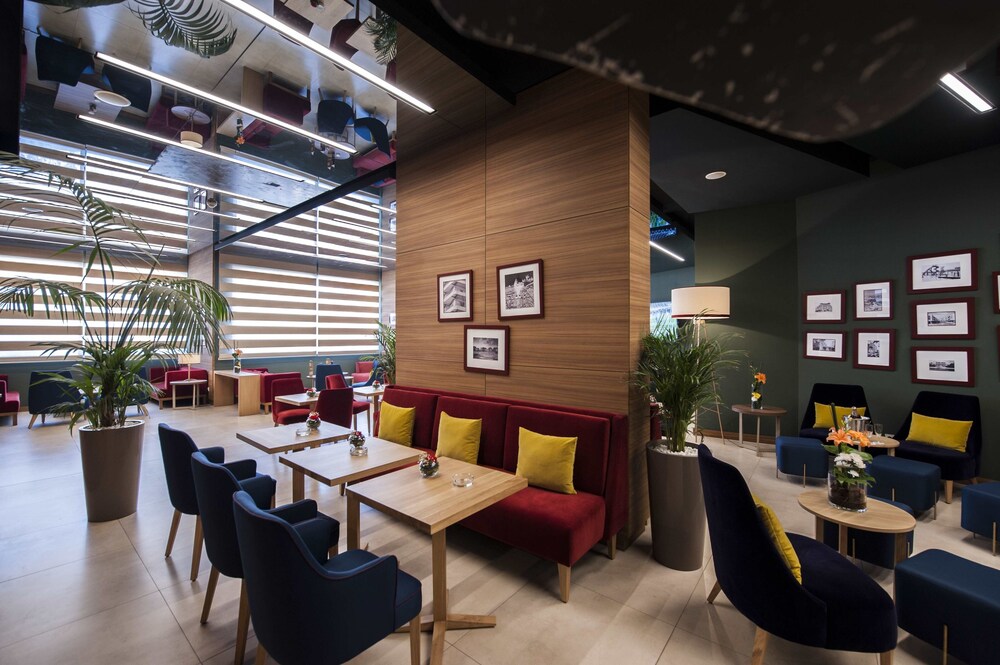Hotel Lounge
