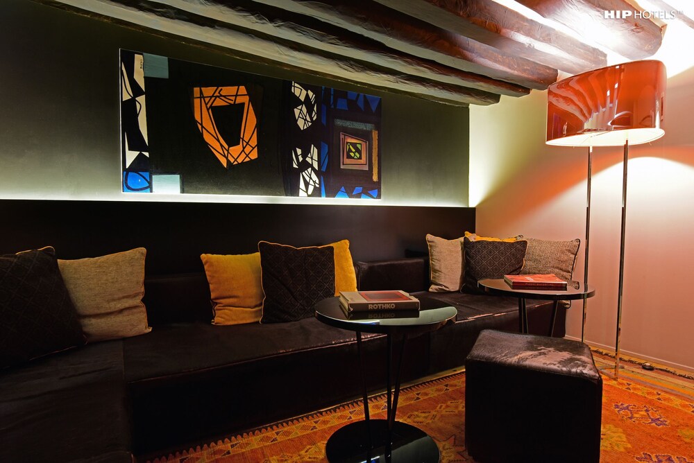 Hotel Lounge