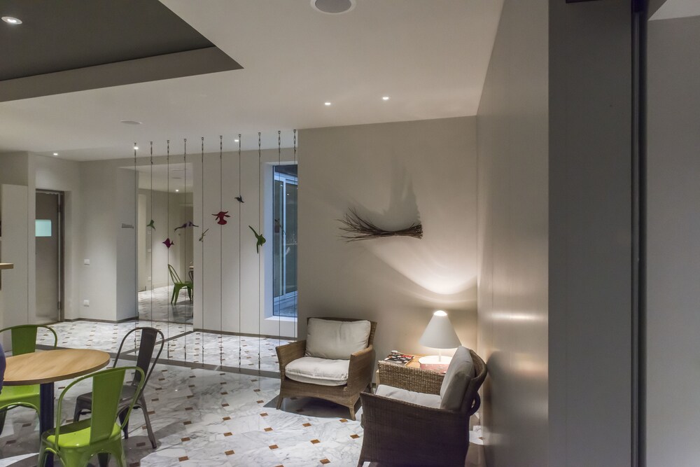 Hotel Lounge
