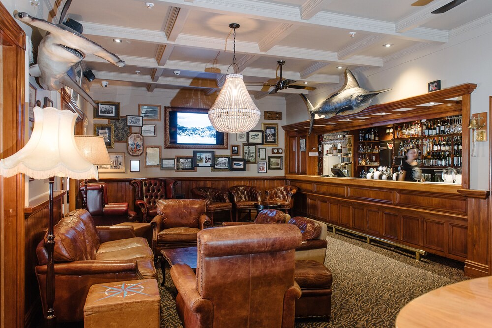Hotel Bar