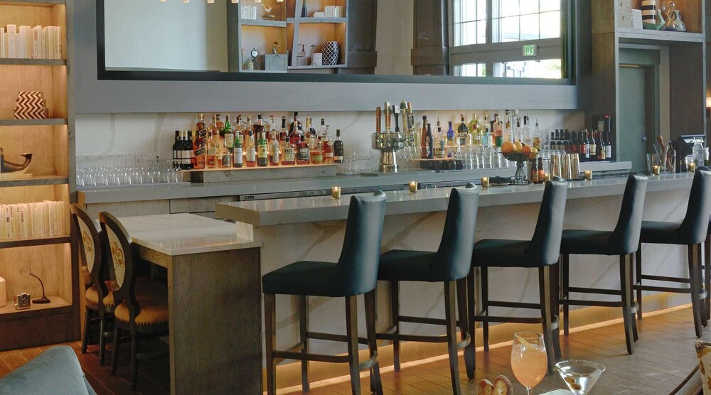 Hotel Bar